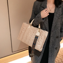 Women'S Fashion Pleated Large Capacity Wide Strap One Shoulder Handbag