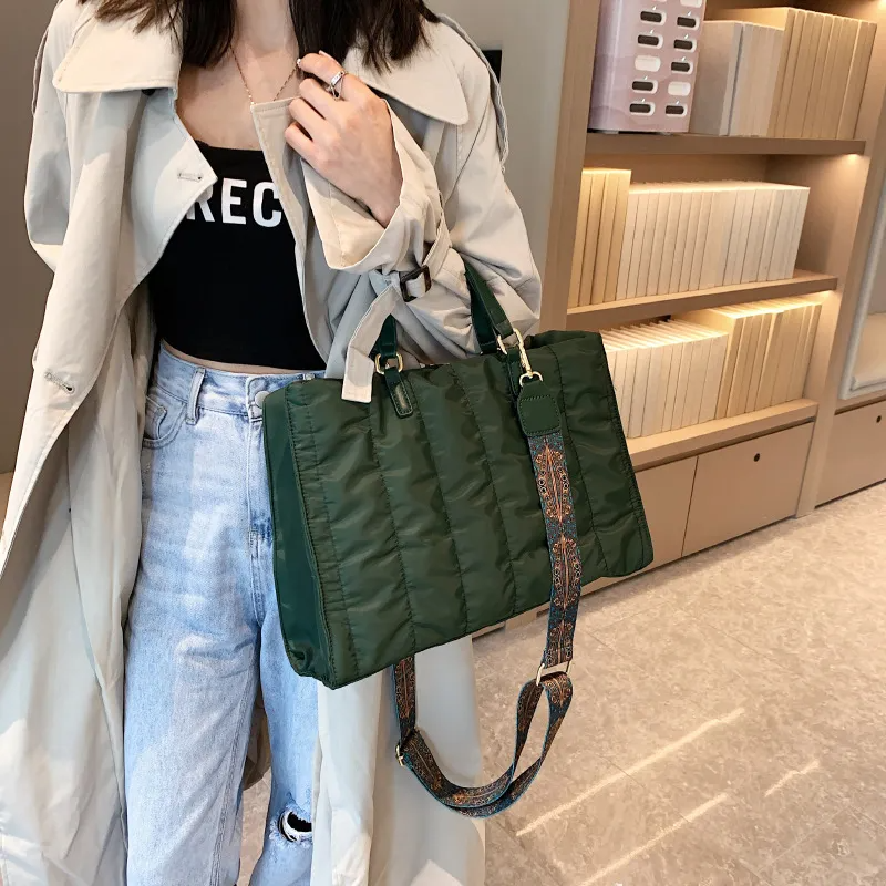 Women'S Fashion Pleated Large Capacity Wide Strap One Shoulder Handbag